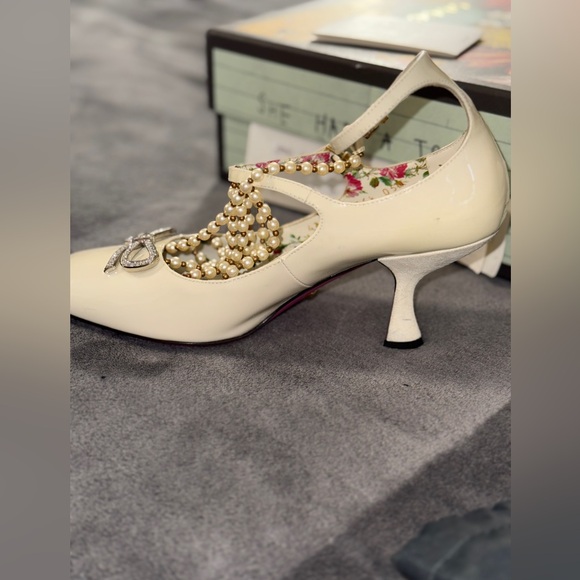 Gucci Vernice crystal mystic white heels - Picture 2 of 5